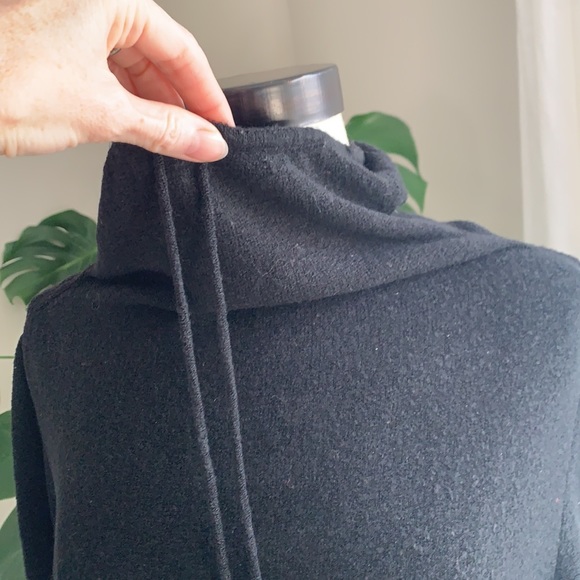 Y2K Bebe sweater w/ faux fur detachable cuffs - Picture 8 of 9